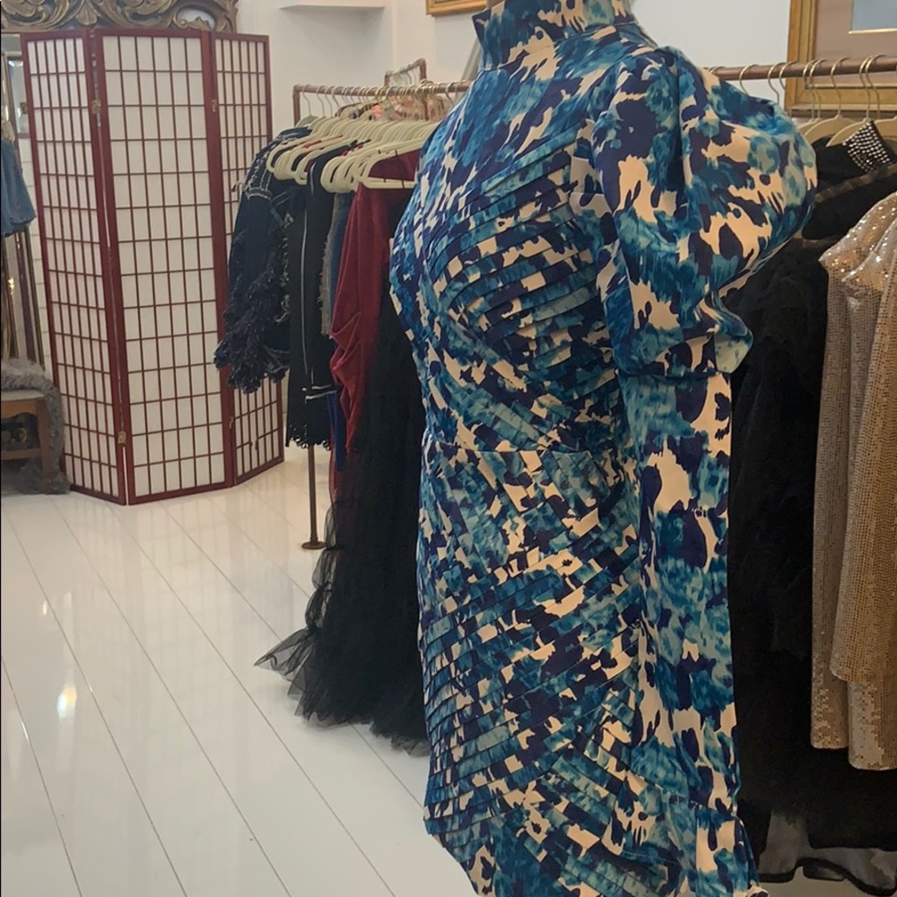 Dress - Picture 4 of 5